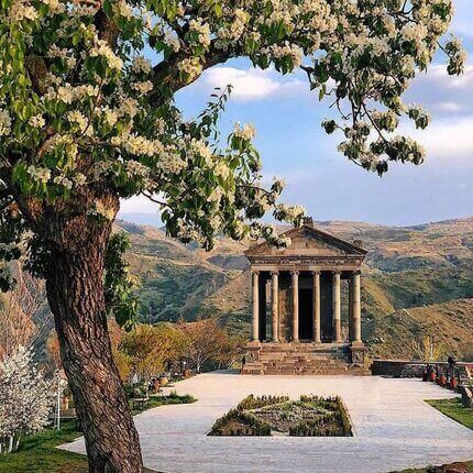 ՀՅՈՒՐԱՆՈՑՆԵՐ ԵՎ ՌԵԶՈՐԹՆԵՐ ( ԿՈՏԱՅՔ )
